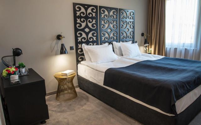 Reverence Hotel
