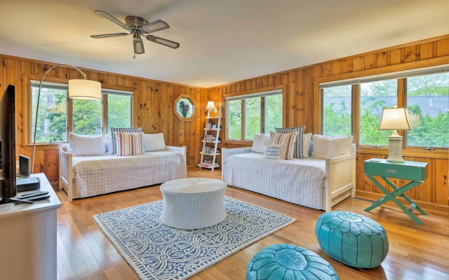 Spacious Getaway W/deck - Walk to Nantucket Sound!