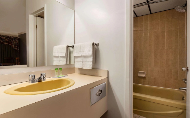 Travelodge by Wyndham Baie-Comeau