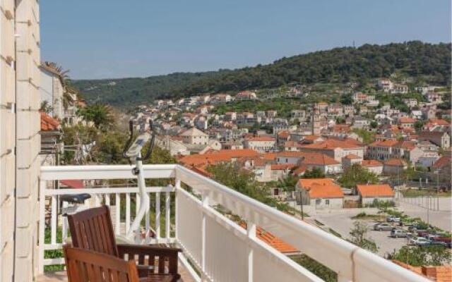 Three-Bedroom Apartment in Pucisce