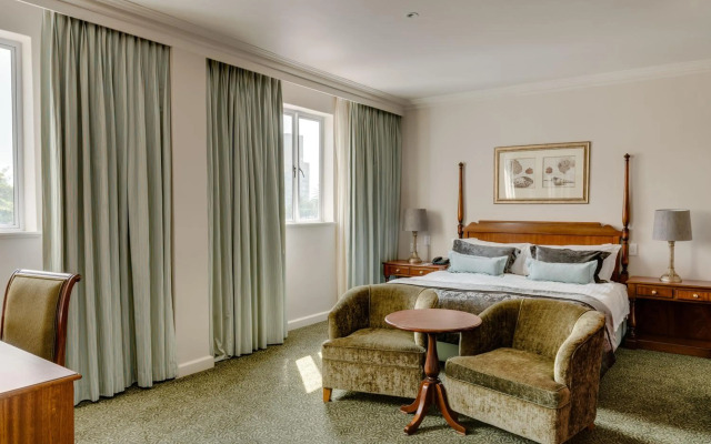 The Edward Hotel