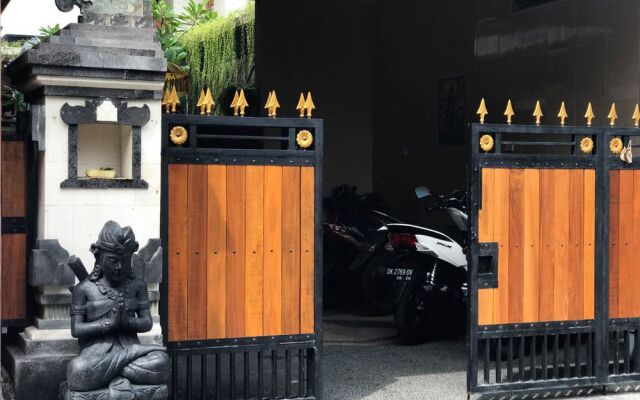 Agus Guest house Sunset Road