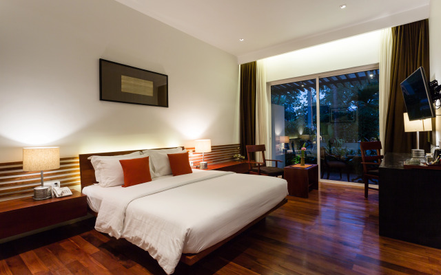 Lynnaya Urban River Resort