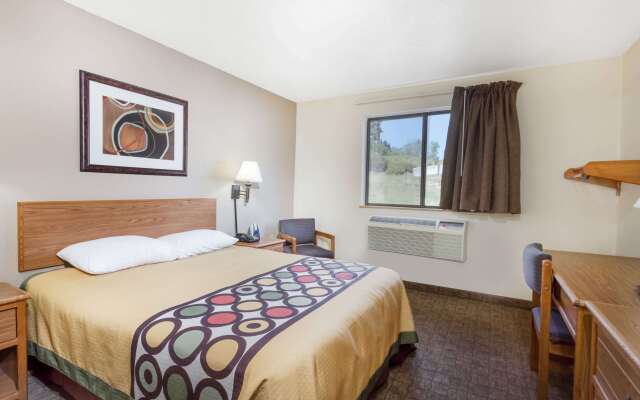 Super 8 by Wyndham Lewisburg