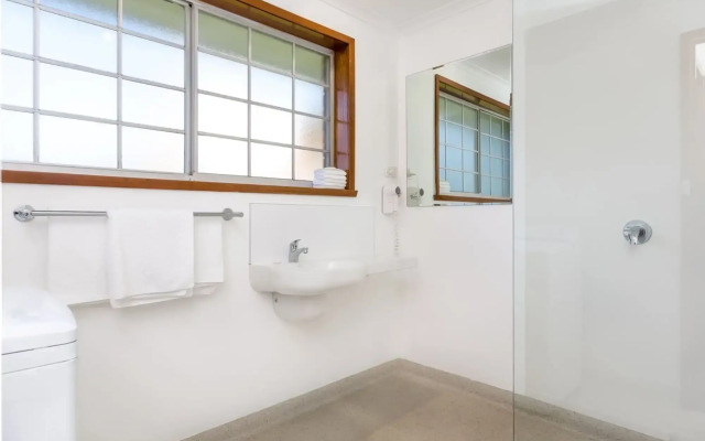 Riverfront Motel & Restaurant