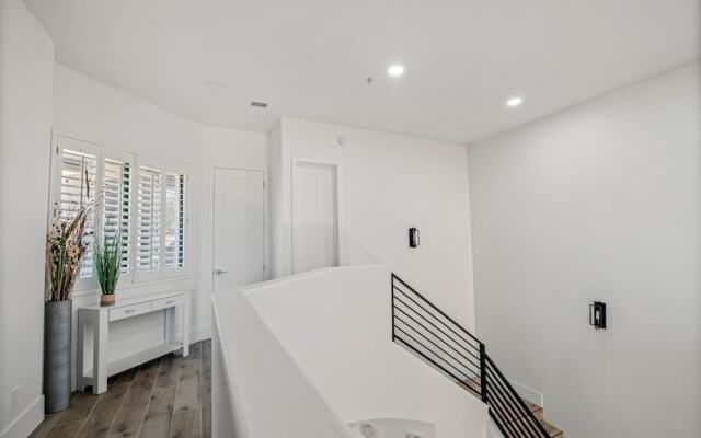 Villa Grayhawk 3 Bedroom Townhouse by RedAwning