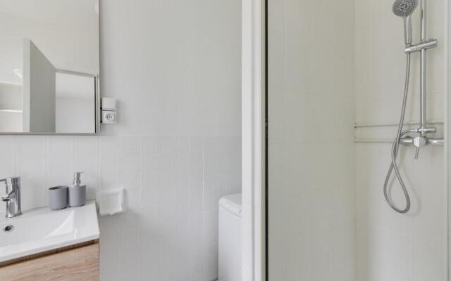 Budget apart with balcony near Paris