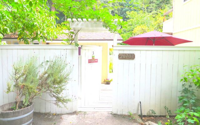 Monte Rio Cottages
