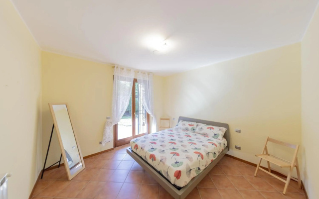 Riva del Sole Apartment with Garden