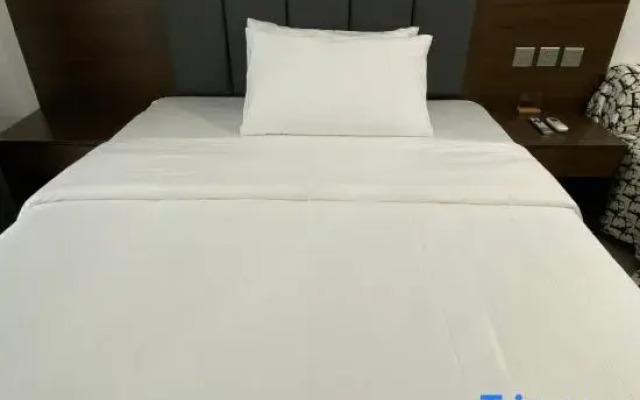 Shore - Spacious Room with Balcony 52D