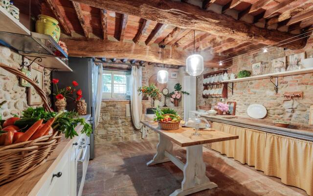 Villa Hugo in Lucca With 5 Bedrooms and 6 Bathrooms