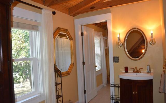 Plantation Oaks Inn