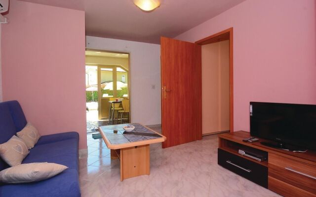 Awesome Home in Vinez With Wifi and 7 Bedrooms
