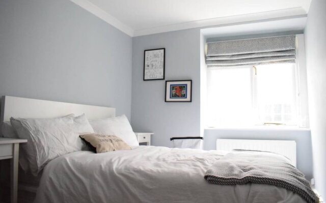 2 Bedroom Islington Apartment With Terrace Sleeps 4