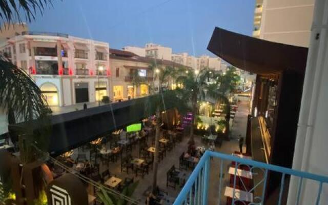 2 bedroom apt in Ermou 4 minute walk beach