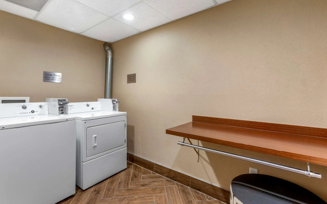 Comfort Inn & Suites Phoenix North / Deer Valley