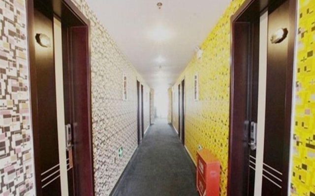 Super 8 by Wyndham Beijing Tao Ran Ting Subway Station West – Hotel Rooms – Beijing