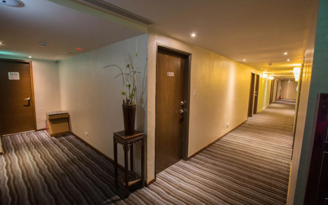 Sunny Hotel Plus