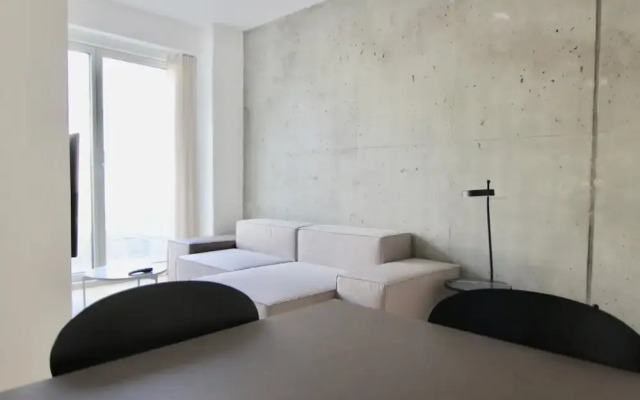 Cool 1-bed w new Yorker Vibes and Private Terrace