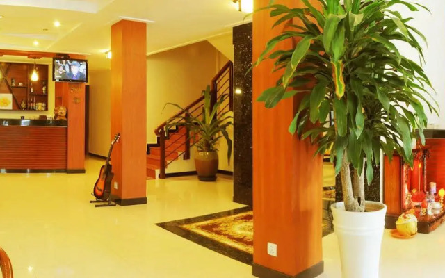 V N E Hotel