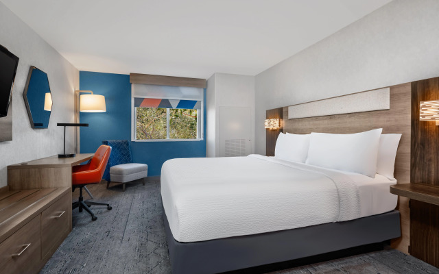 Holiday Inn Express Hotel & Suites River Park by IHG