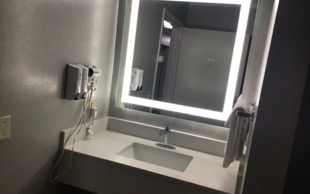 Colonial Brick Inn & Suites