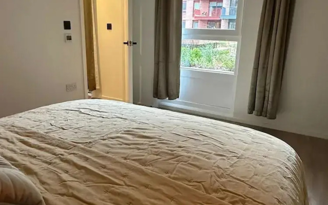 Beehive Suite - City Chic London Apartment