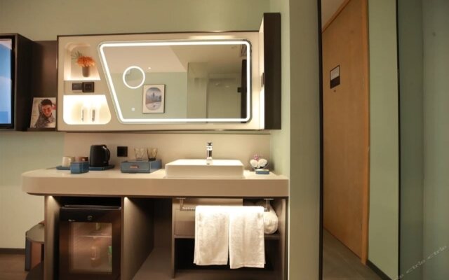 Sky Bird Hotel (Shanghai Hongqiao Airport)