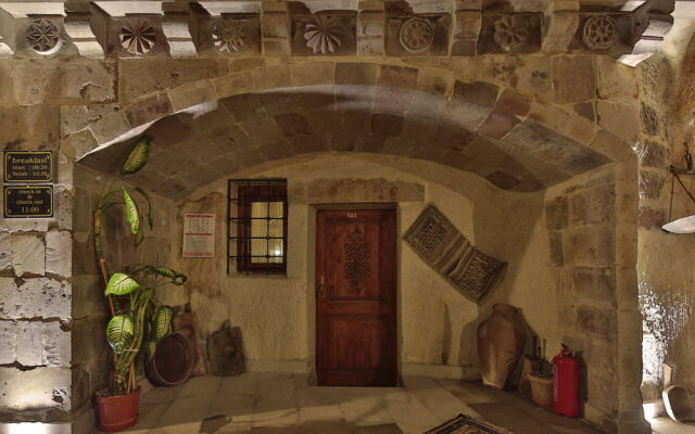 Charming Cave Hotel