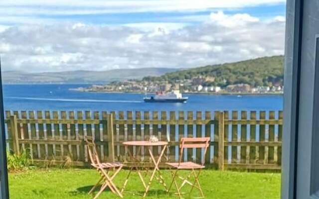 Outstanding, Georgian Flat Overlooking the bay