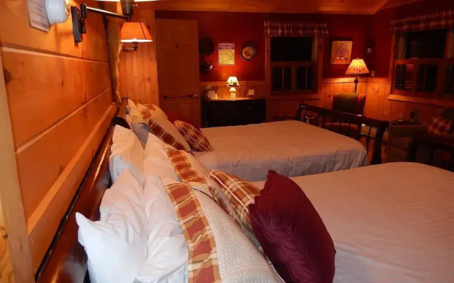 Kiwassa Lake Bed & Breakfast