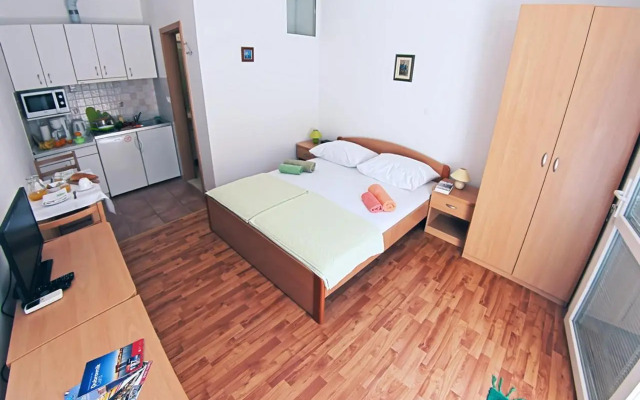 Lora studio sea & OldTown view with parking