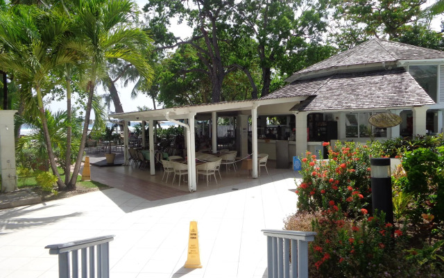 Savannah Beach Club Hotel