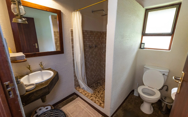 Nyati Safari Lodge