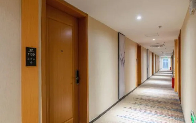 Holiday Huadu Hotel (Zhumadian Railway Station)