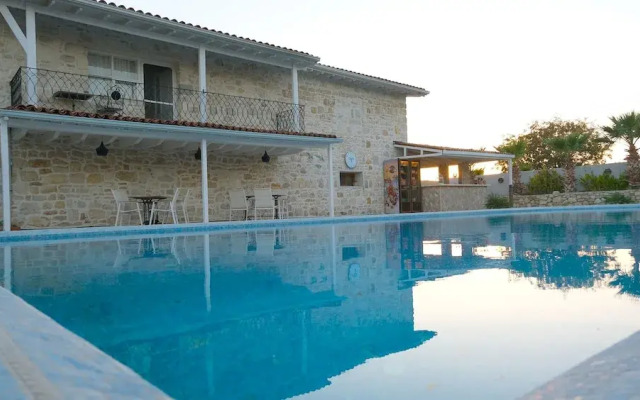 Otel Naturla Göl Evi