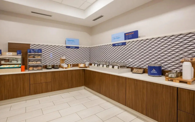 Holiday Inn Express Hotel & Suites Fairburn by IHG