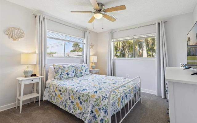 4880 N Banana River