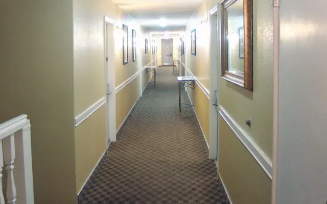 Holland Inn and Suites