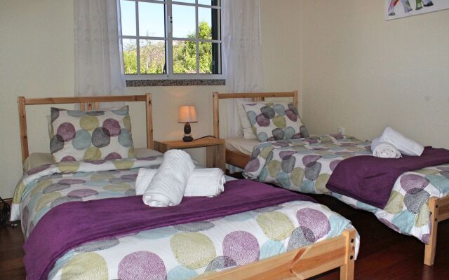 Ideal for couples or families, sunny area surrounded by vines | Casa Vista Bela