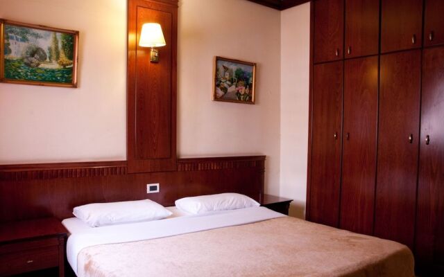 White House - Hotel