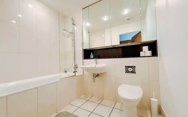 Londonaprt/sleeps6/gym/waterfront/wifi