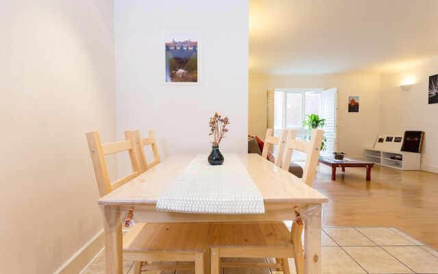 1 Bedroom Flat with Free WiFi - East London
