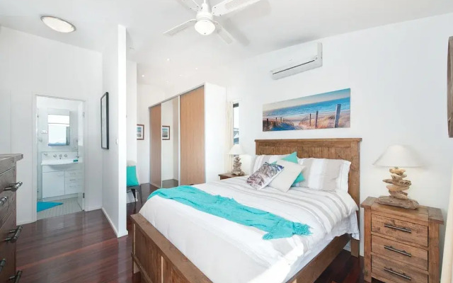 The Deckhouse, 22/26 One Mile Close