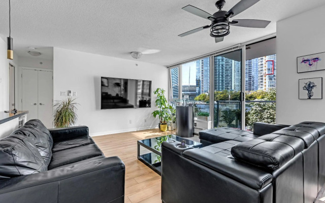 2BR Gastown Downtown Vancouver close to everything