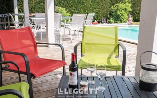 Beautiful Louisiana villa sleeps 6 with pool