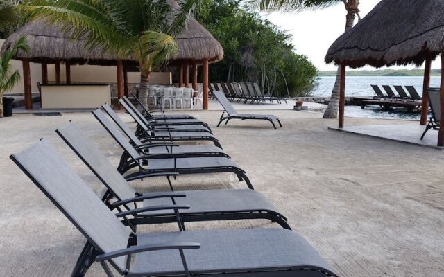 Bacalar Lagoon Resort