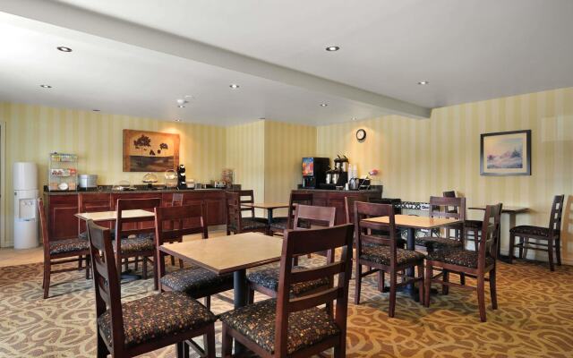 Travelodge by Wyndham Simcoe