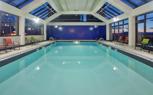 Holiday Inn Vancouver Centre by IHG