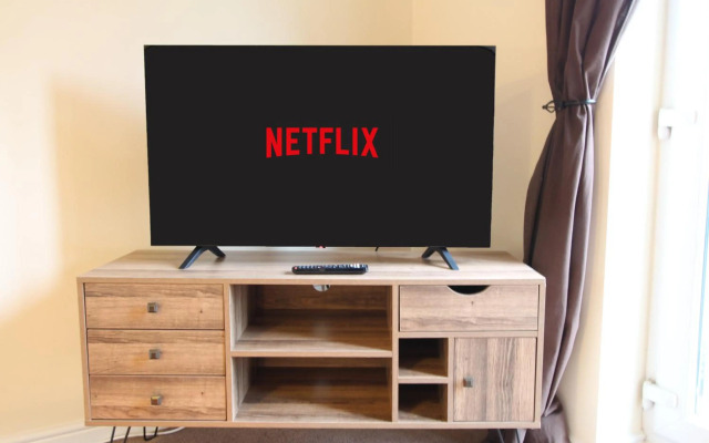 Sunnydale Serviced Apartments - Central location, with allocated parking